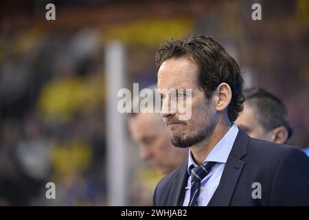 Karlstad, Suède. 10 février 2024. KARLSTAD, SUÈDE 20240210Coach-chef de Schweiz Patrick Fischer lors du match de hockey sur glace de samedi dans les Jeux de hockey Beijer (Euro Hockey Tour) entre la Suède et la Suisse à Löfbergs Arena. Photo : Pontus Lundahl/TT/Code 10050 crédit : TT News Agency/Alamy Live News Banque D'Images