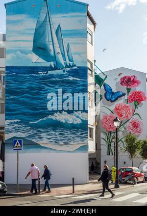 Fuengirola, Malaga, Espagne. 02/06/2024. Peintures murales graffiti de différents styles sur les façades du quartier populaire d'El Botequillo. Banque D'Images