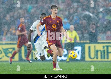 Rome, Italie. 10 février 2024. Dean Huijsen de l'AS Roma lors du match de Serie A entre L'AS Roma et le FC Internazionale au Stadio Olimpico le 10 février 2024 à Rome, Italie. Crédit : Giuseppe Maffia/Alamy Live News Banque D'Images