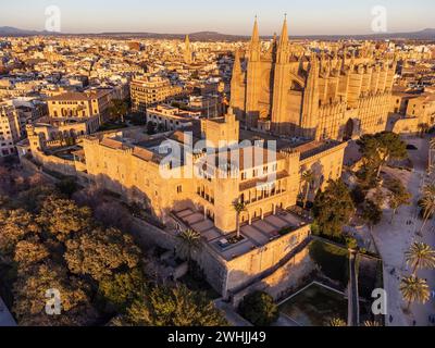 Palais royal de la Almudaina et cathédrale de Palma Banque D'Images