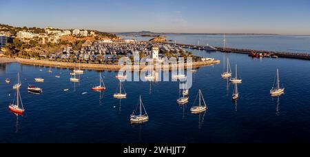 Bateaux de plaisance ancrés en face de Puerto Portals Banque D'Images