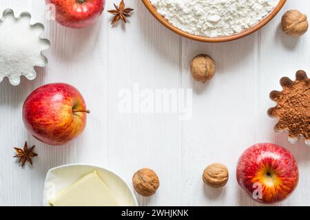 Ingrédients pour la cuisson. Sélection pour tarte d'automne ou muffins aux pommes et cannelle, plat Banque D'Images