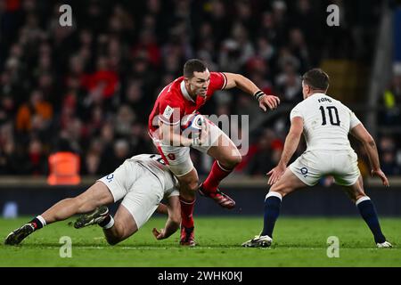 George North of Wales échappe au tacle de Theo Dan d'Angleterre lors du match Guinness 6 Nations 2024 Angleterre vs pays de Galles au Twickenham Stadium, Twickenham, Royaume-Uni, le 10 février 2024 (photo par Craig Thomas/News images) Banque D'Images