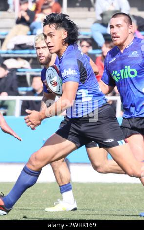 Yokohama, Japon. 10 février 2024. Le Néo-zélandais Auckland Blues, Zarn Sullivan, porte le ballon lors du Cross-Border Rugby match contre Yokohama Canon Eagles au stade Nippatsu Mitsuzawa à Yokohama, dans la banlieue de Tokyo, le samedi 10 février 2024. Le blues a battu Eagles 57-22. (Photo de Yoshio Tsunoda/AFLO) Banque D'Images