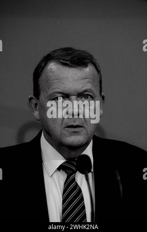 Copenhague /Danemark - 13 juin 2017. Le premier ministre danois Lars Lokke RasmussenR et le ministre danois de la fiscalité Karsten Lauritzen tiennent une conférence de presse dans la salle miroir du bureau du PM et ont dit à la nation que le département de la fiscalité sera obliqué le 1er juillet 2018 et Ill ont un nouveau modèle 7 bureau accord avec le nouveau système fiscal qui sera beaucoup plus facile pour la nation. Photo.Francis Joseph Dean/DeanPictures Banque D'Images