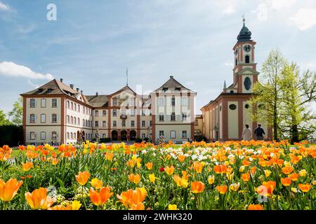 Château de Mainau et église du château de Sainte-Marie, île de Mainau, lac de Constance, Bade-Wuertemberg, Allemagne Banque D'Images