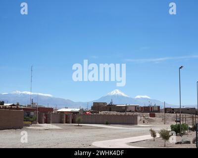 San Pedro de Atcama, Chili - 23 janvier 2014 - vue de San Pedro de Atacama avec volcan Licancabur en arrière-plan. Chili Banque D'Images