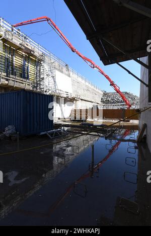 Pompe à béton pour le transfert de béton liquide par pompage Banque D'Images