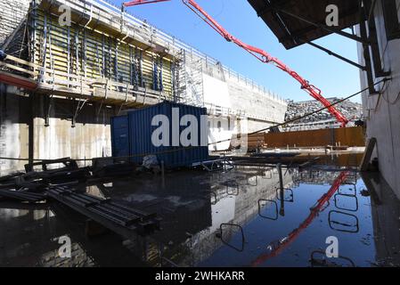 Pompe à béton pour le transfert de béton liquide par pompage Banque D'Images