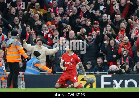 Liverpool, Royaume-Uni. 10 février 2024. Darwin Nunez de Liverpool célèbre après avoir marqué le 3e but de son équipe. Premier League match, Liverpool v Burnley à Anfield à Liverpool le samedi 10 février 2024. Cette image ne peut être utilisée qu'à des fins éditoriales. Usage éditorial exclusif. photo par Chris Stading/Andrew Orchard photographie sportive/Alamy Live News crédit : Andrew Orchard photographie sportive/Alamy Live News Banque D'Images