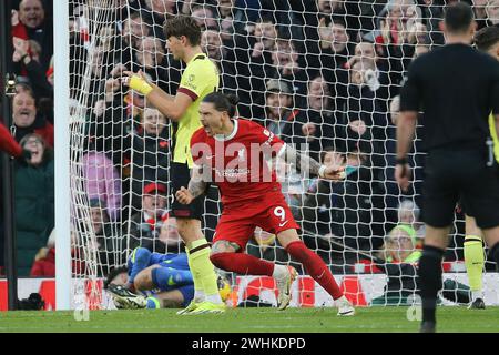 Liverpool, Royaume-Uni. 10 février 2024. Darwin Nunez de Liverpool célèbre après avoir marqué le 3e but de son équipe. Premier League match, Liverpool v Burnley à Anfield à Liverpool le samedi 10 février 2024. Cette image ne peut être utilisée qu'à des fins éditoriales. Usage éditorial exclusif. photo par Chris Stading/Andrew Orchard photographie sportive/Alamy Live News crédit : Andrew Orchard photographie sportive/Alamy Live News Banque D'Images