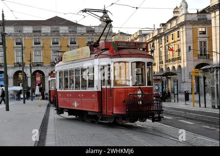 Yellowbus Official Sightseeing Tours, Tram Tours, Lisbonne, Lisboa, Portugal Banque D'Images