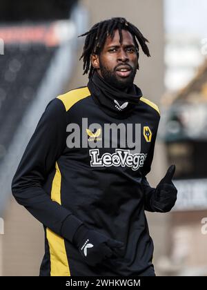 Wolverhampton, Royaume-Uni. 10 février 2024. Wolverhampton, Angleterre, 10 février 2024 : Boubacar Traore (6 Wolves) se réchauffe lors du match de premier League entre Wolverhampton Wanderers et Brentford au stade Molineux de Wolverhampton, Angleterre (Natalie Mincher/SPP) crédit : SPP Sport Press photo. /Alamy Live News Banque D'Images