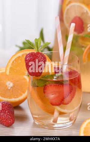 Cocktail Sangria d'été Banque D'Images