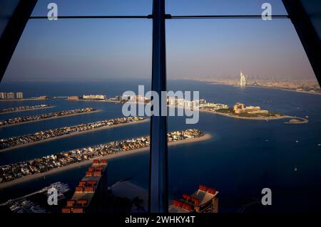 Vue depuis The View at the Palm, sur Hotel Burj al Arab, Burj Khalifa, Downtown, Palm Jumeirah, Dubaï, Émirats arabes Unis, VAR Banque D'Images