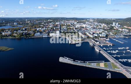 Drone paysage urbain aérien de la ville de Kuopio et du port de plaisance. finlande orientale Europe Banque D'Images