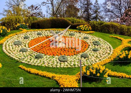 Belle horloge fleurie à Genève, Suisse Banque D'Images