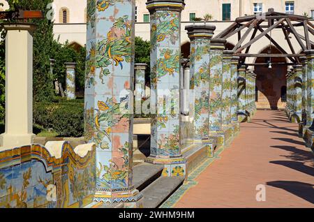 Cloître, Basilica di Santa Chiara, Napoli, Italie Banque D'Images