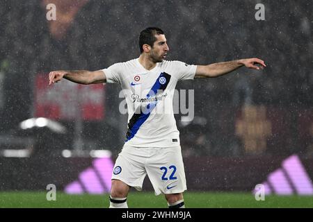 Rome, Italie. 10 février 2024. Henrikh Mkhitaryan du FC Internazionale fait des gestes lors du match de Serie A entre L'AS Roma et le FC Internazionale au Stadio Olimpico à Rome, Italie, le 10 février 2024. Crédit : Nicola Ianuale/Alamy Live News Banque D'Images