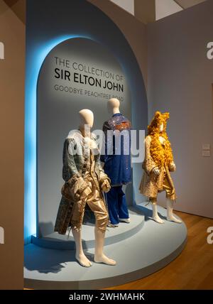 'The Collection of Sir Elton John : Opening Night' à la maison de vente aux enchères de luxe Christie's située au Rockefeller Center, New York City, USA 2024 Banque D'Images