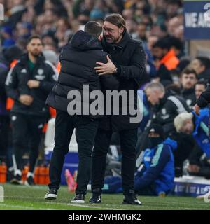 Leeds, Royaume-Uni. 10 février 2024. Daniel Farke de Leeds United et Leam Richardson, manager de Rotherham United F.C., se serrent la main à plein temps lors du Sky Bet Championship match entre Leeds United et Rotherham United à Elland Road à Leeds, en Angleterre, le 10 février 2024. (Photo de Mike Morese/mi News/NurPhoto) crédit : NurPhoto SRL/Alamy Live News Banque D'Images