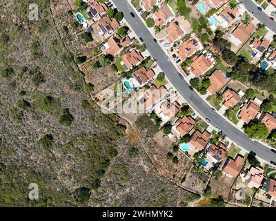 Vue aérienne de la petite ville de Poway dans la banlieue du comté de San Diego, Californie, États-Unis. Banque D'Images