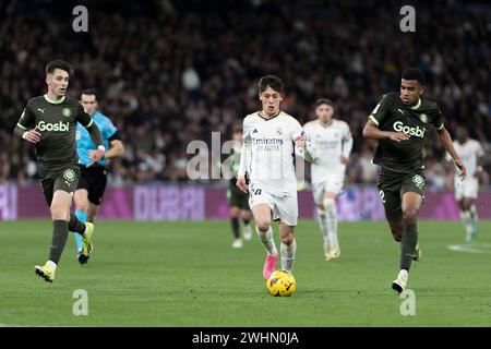 Madrid, Espagne. 10 février 2024. Stade Santiago Bernabeu MADRID, ESPAGNE - 10 FÉVRIER : Arda Guler du Real Madrid contrôle le ballon lors du match de la Liga 2023/24 entre le Real Madrid et Gérone au stade Santiago Bernabeu. (Photo de Guillermo Martinez) GM (Guillermo Martinez/SPP) crédit : SPP Sport Press photo. /Alamy Live News Banque D'Images