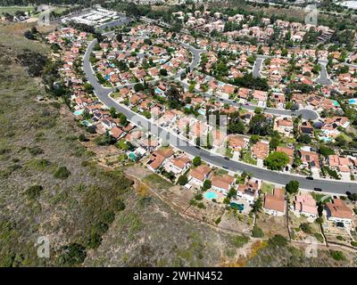 Vue aérienne de la petite ville de Poway dans la banlieue du comté de San Diego, Californie, États-Unis. Banque D'Images