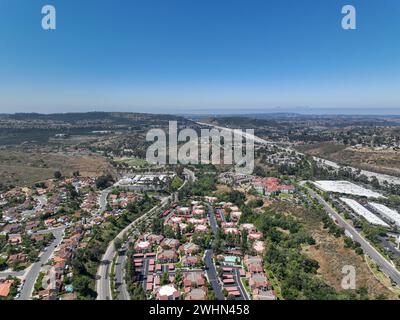 Vue aérienne de la petite ville de Poway dans la banlieue du comté de San Diego, Californie, États-Unis. Banque D'Images