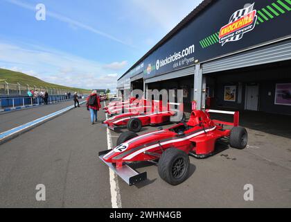 Une journée d'expérience de conduite de voiture de formule sur le circuit de Knockhill à Fife, en Écosse, en Écosse Banque D'Images