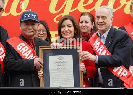 NY, États-Unis. 9 février 2024. Flushing Queens, New York, États-Unis, 10 février 2024 - les politiciens de New York et la gouverneure Kathy Hochul ont participé aujourd'hui à la Flushing Lunar New Year Parade 2024. Photo : Luiz Rampelotto/EuropaNewswire.usage éditorial seulement. Non destiné à UN USAGE commercial ! (Crédit image : © Luiz Rampelotto/ZUMA Press Wire) USAGE ÉDITORIAL SEULEMENT! Non destiné à UN USAGE commercial ! Banque D'Images