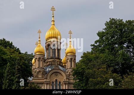 Église orthodoxe russe Sainte Elisabeth à Wiesbaden avec dômes dorés, Allemagne, Europe Banque D'Images