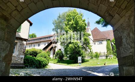 Vue à travers l'arche dans le monastère de Bebenhausen à SchÃ¶nbuch près de TÃ¼bingen Banque D'Images