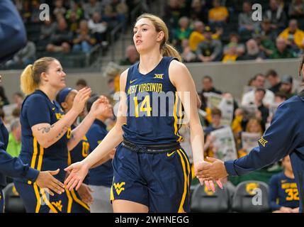 Waco, Texas, États-Unis. 10 février 2024. L'attaquante Kylee Blacksten (14 ans) des Mountaineers de Virginie-occidentale avant le match de basket-ball de la NCAA entre les Mountaineers de Virginie-occidentale et les Baylor Lady Bears au Foster Pavilion à Waco, au Texas. Matthew Lynch/CSM/Alamy Live News Banque D'Images