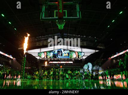 Waco, Texas, États-Unis. 10 février 2024. Baylor Lady Bears annonce la formation de départ avant le match de basket-ball de la NCAA entre les West Virginia Mountaineers et Baylor Lady Bears au Foster Pavilion à Waco, au Texas. Matthew Lynch/CSM/Alamy Live News Banque D'Images