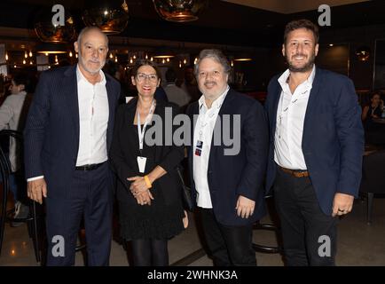 Miami, États-Unis d'Amérique. 10 février 2024. MIAMI, FL-FEB 10 : Diego Gottheil, Claudia Magallanes, Ricardo Hornos et Juan Yorio sont vus lors de la cérémonie de remise des prix de la 6e édition de l'IAFFM le 10 février 2024 à Miami, en Floride. (Photo de Alberto E. Tamargo/Sipa USA) crédit : Sipa USA/Alamy Live News Banque D'Images