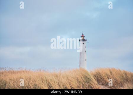 Phare de Lyngvig Fyr sur la côte ouest danoise Banque D'Images