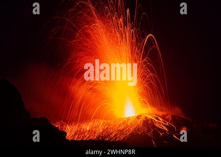 Volcan en éruption sur l'île de Stromboli Banque D'Images