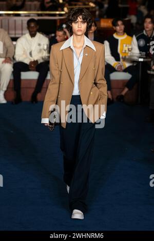 New York, Vereinigte Staaten. 09th Feb, 2024. TOMMY HILFIGER automne/hiver 2024 Runway pendant la Fashion week de New York le 2024 février - New York ; US 09/02/2024 crédit : dpa/Alamy Live News Banque D'Images
