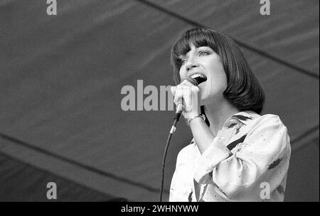 Kiki Dee, chanteuse pop soul britannique, en préformation au concert du Queen Hyde Park 18/9/1976 Banque D'Images