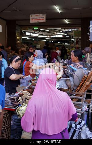 8 février 2024. Solo, Java central, Indonésie. L'atmosphère de Pasar Gede, Solo, Java central, juste avant le nouvel an lunaire. Banque D'Images