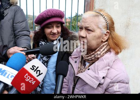 Altavilla Milicia (Palerme) 11 Febbraio 2024 Triplice omicidio ad Altavilla Milicia - uomo uccide la moglie e i due figli nella foto : la zia e la nonna della moglie Banque D'Images