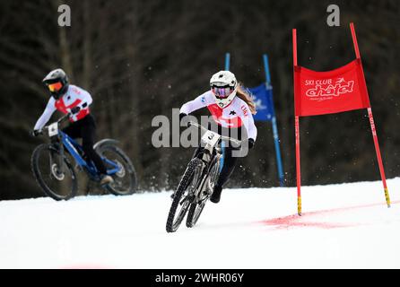 Chatel, France. 11 février 2024. Photo Alex Broadway/SWpix.com - 11/02/2024 - cyclisme - Championnats du monde de motoneige UCI 2024 - Chatel, haute-Savoie, France - Women Elite Dual Slalom - Lisa Baumann, Suisse crédit : SWpix/Alamy Live News Banque D'Images