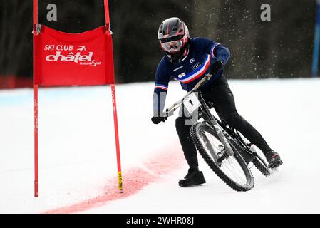 Chatel, France. 11 février 2024. Photo Alex Broadway/SWpix.com - 11/02/2024 - cyclisme - Championnats du monde de motoneige UCI 2024 - Chatel, haute-Savoie, France - Women Elite Dual Slalom - Morgane SUCH, France crédit : SWpix/Alamy Live News Banque D'Images