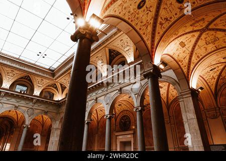 Musée des Arts appliqués de Vienne, Autriche. Vue sur l'impressionnant hall d'entrée du Museum für angewandte Kunst (MAK). Banque D'Images