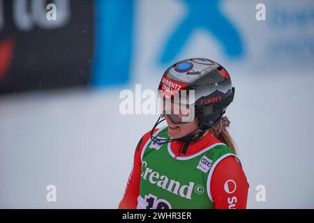 Camille Rast de Suisse en action lors de la Coupe du monde de ski AUDI FIS 2023/2024, 9e slalom géant féminin le 11 février 2024 à Avet (Soldeu,AUD Banque D'Images