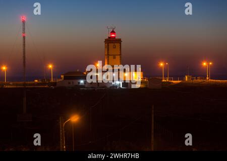 Photo de nuit du phare du Cap Carvoeiro à Peniche, Portugal Banque D'Images