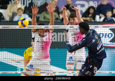 Luca Porro de Pallavolo Padova lors du match entre Rana Verona et Pallavolo Padova, saison régulière des champions italiens de volleyball SuperLega Banque D'Images