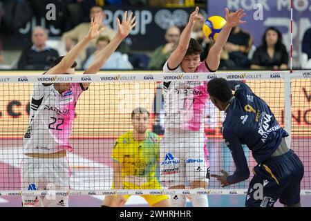 Luca Porro de Pallavolo Padova lors du match entre Rana Verona et Pallavolo Padova, saison régulière des champions italiens de volleyball SuperLega Banque D'Images