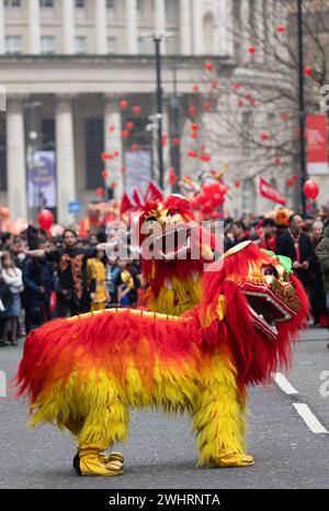 Manchester, Royaume-Uni. 11 février 2024. Défilé du nouvel an CHINOIS et défilé du dragon Manchester UK. Des milliers de personnes sont sorties de la communauté de Manchester pour assister à la parade de dragon à travers le centre-ville de Manchester depuis Oxford Road se terminant dans China Town à Manchester. Manchester Royaume-Uni. Photo : Garyroberts/worldwidefeatures.com crédit : GaryRobertsphotography/Alamy Live News Banque D'Images